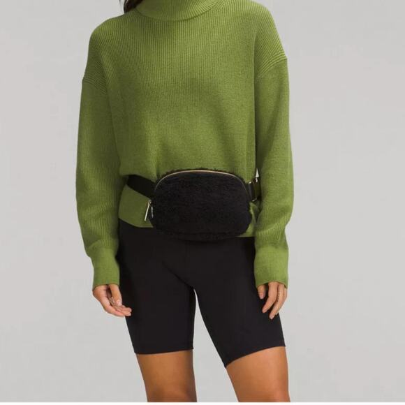 New Everyday Black Fuzzy Sherpa Standard Size Fanny Pack / Waist Pack - Picture 5 of 8